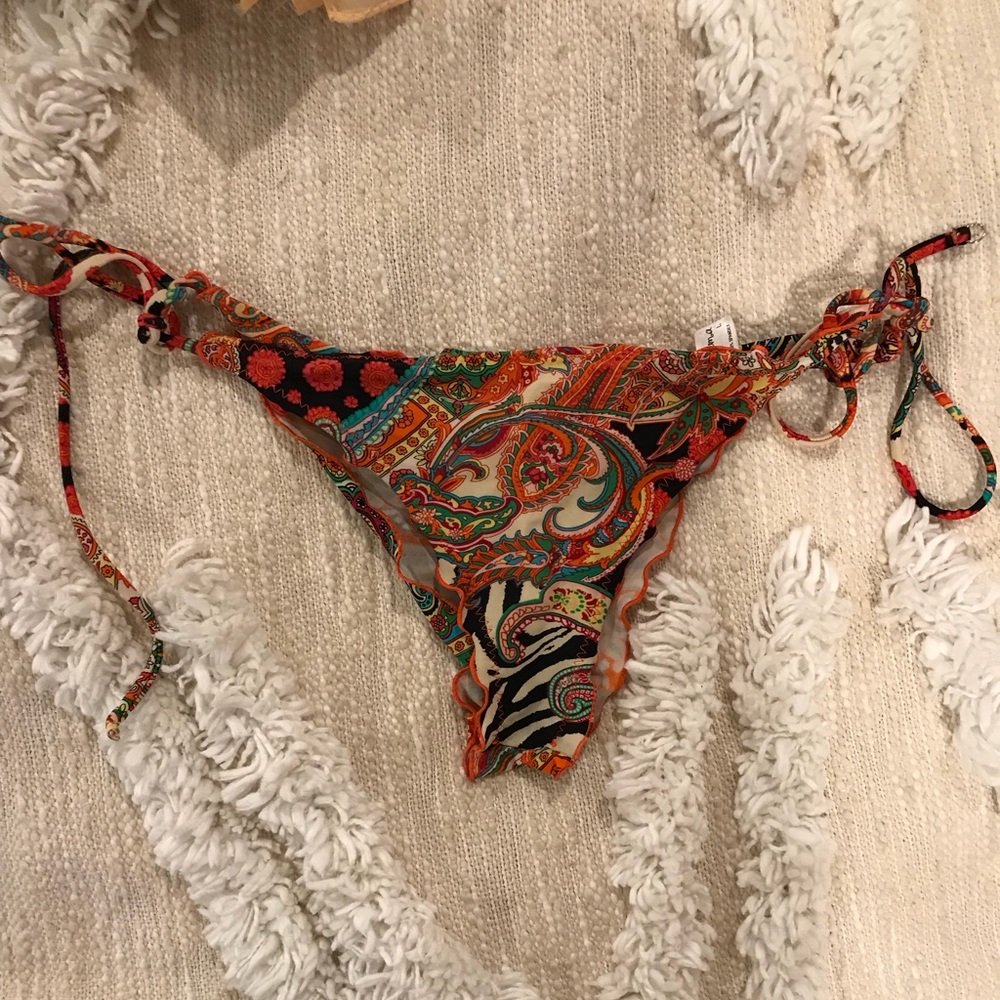 Flattering cheeky bottoms